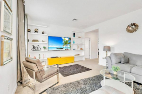 6BR Luxury Home w Pool Hot Tub and Games room